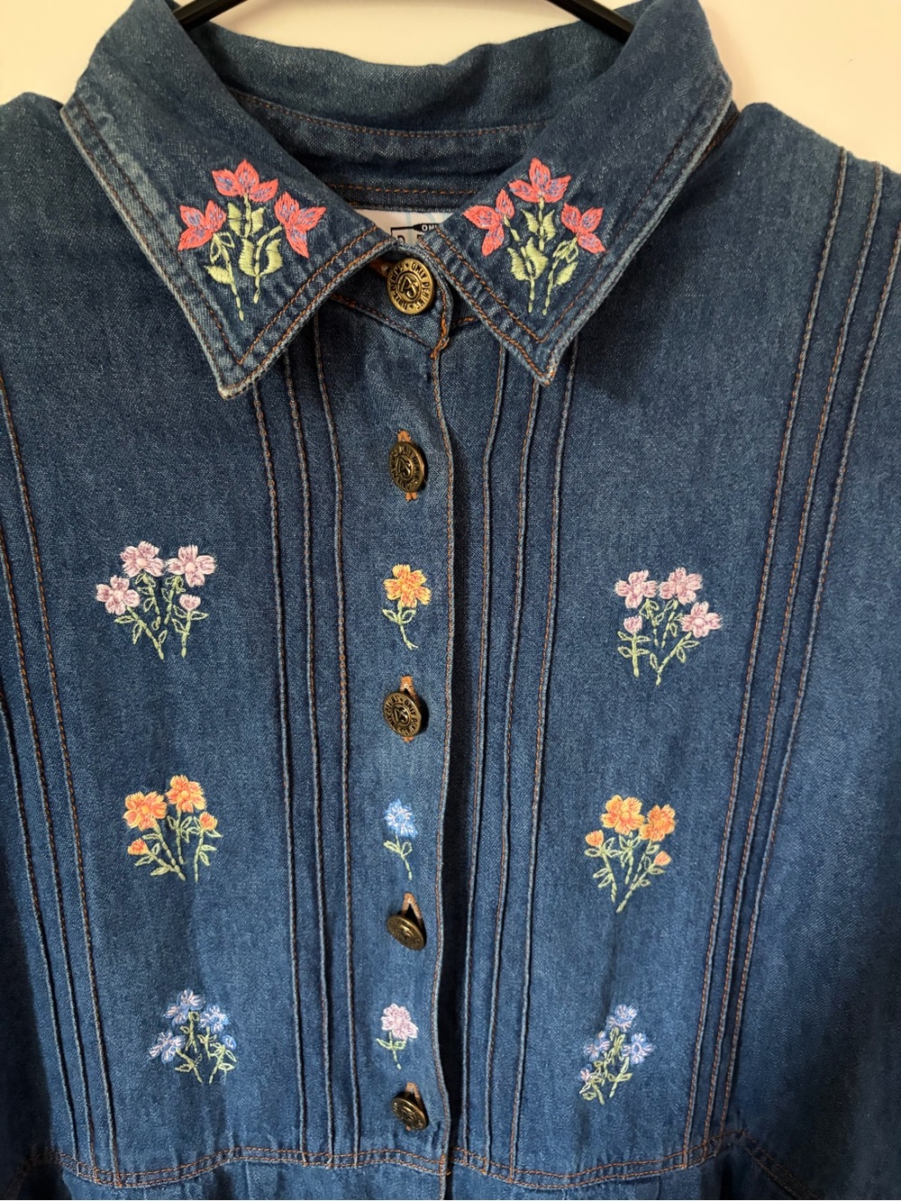 Vintage 90s Denim Button-Front Midi Dress with Floral Embroidery - Picture 4 of 9